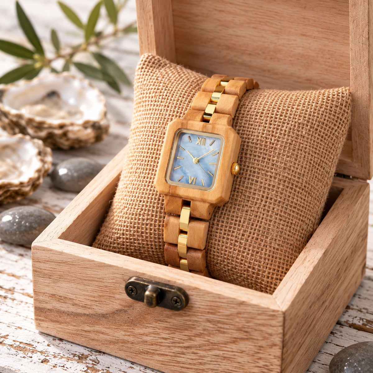 The Blue Pearl in its wooden Luminius watch box